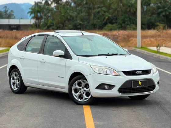 FORD FOCUS 2.0 TITANIUM HATCH 16V FLEX 4P AUTOMÁTICO FORD FOCUS 2.0 TITANIUM HATCH 16V FLEX 4P AUTOMÁTICO